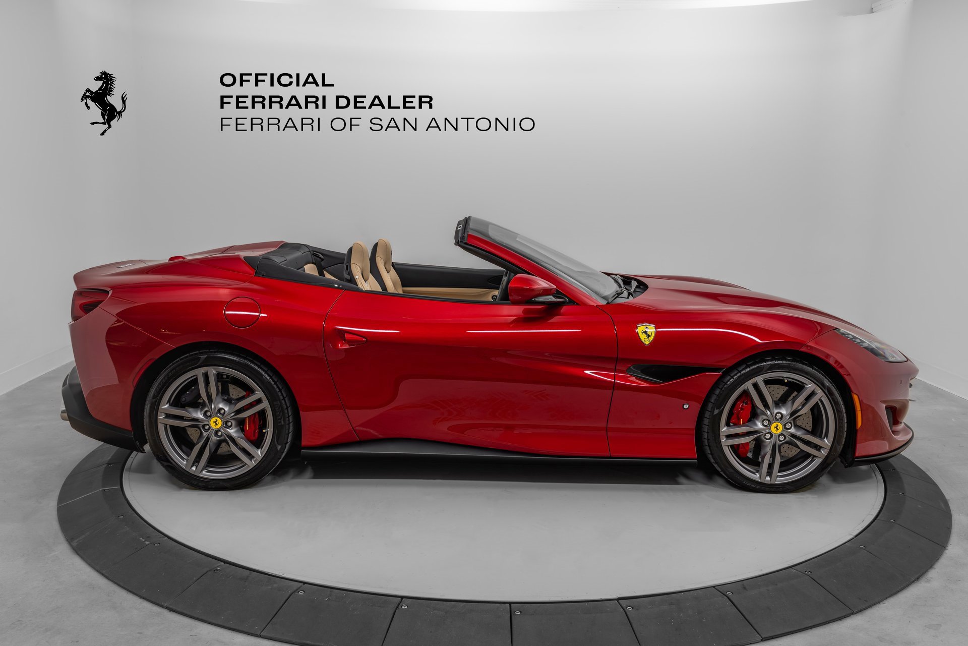 Certified 2020 Ferrari Portofino image 9