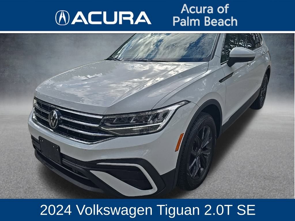 Used 2024 Volkswagen Tiguan SE image 1