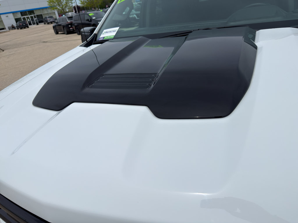 Used 2025 Chevrolet Silverado 1500 LT Trail Boss w/ Convenience Package II AWD/4WD image 8
