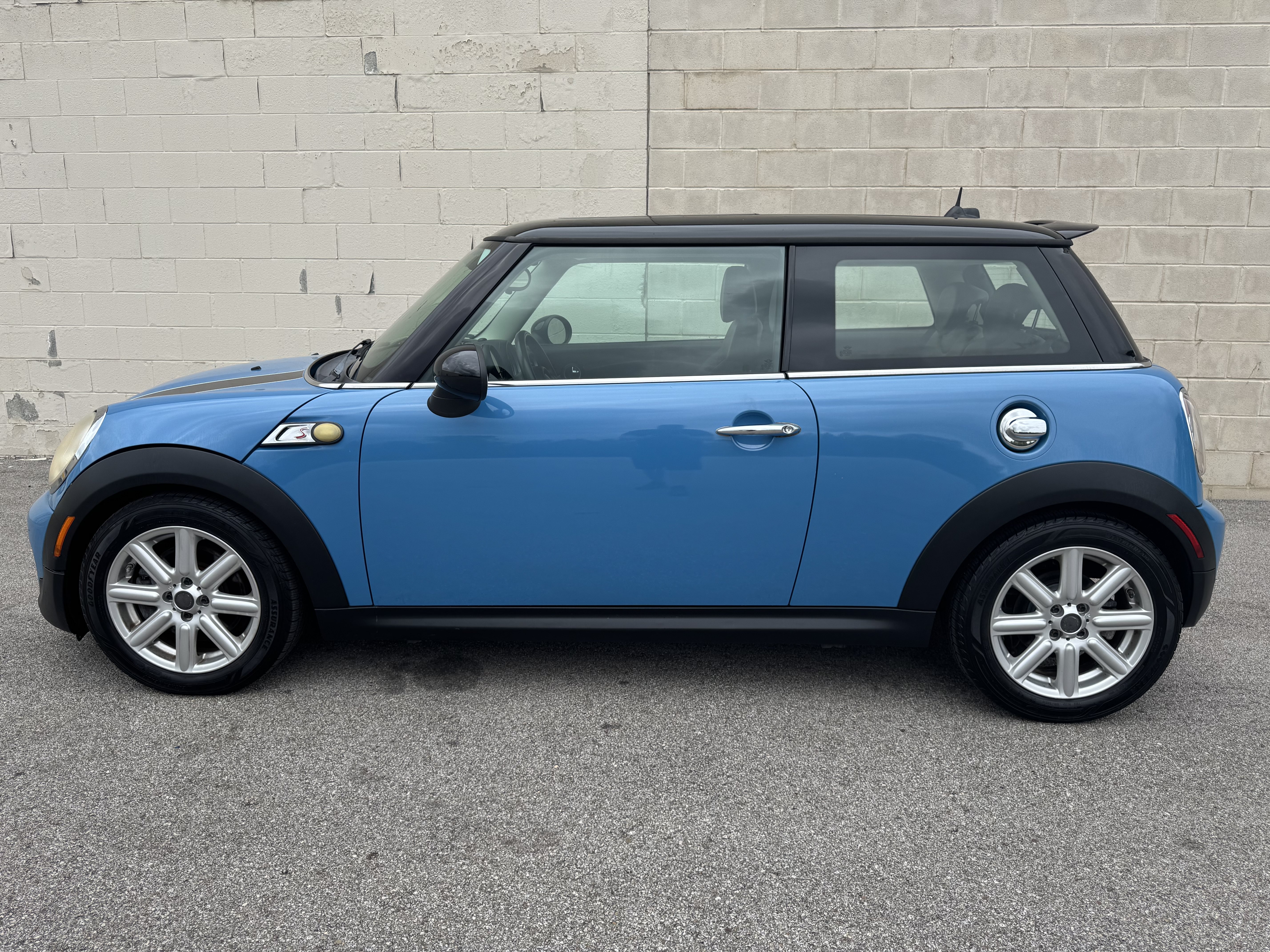 Used 2013 MINI Cooper S FWD image 2