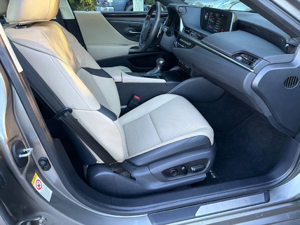 Used 2019 Lexus ES 350 w/ Premium Package FWD image 13