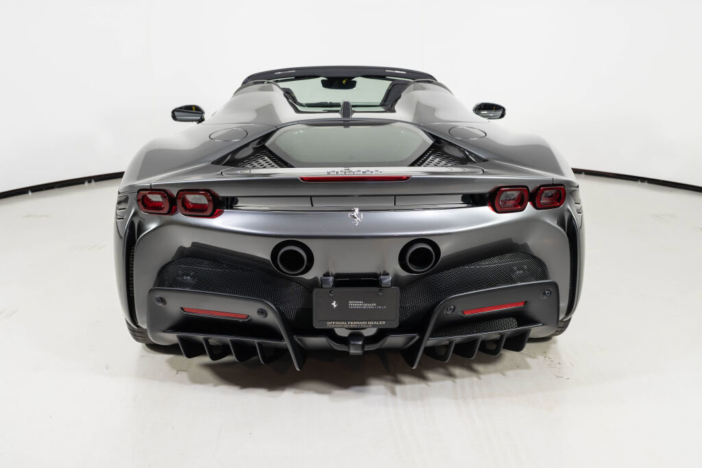 Used 2022 Ferrari SF90 Spider image 11