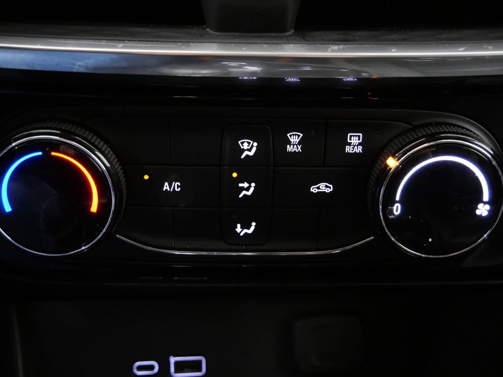 Used 2024 Buick Encore GX Sport Touring AWD/4WD image 19