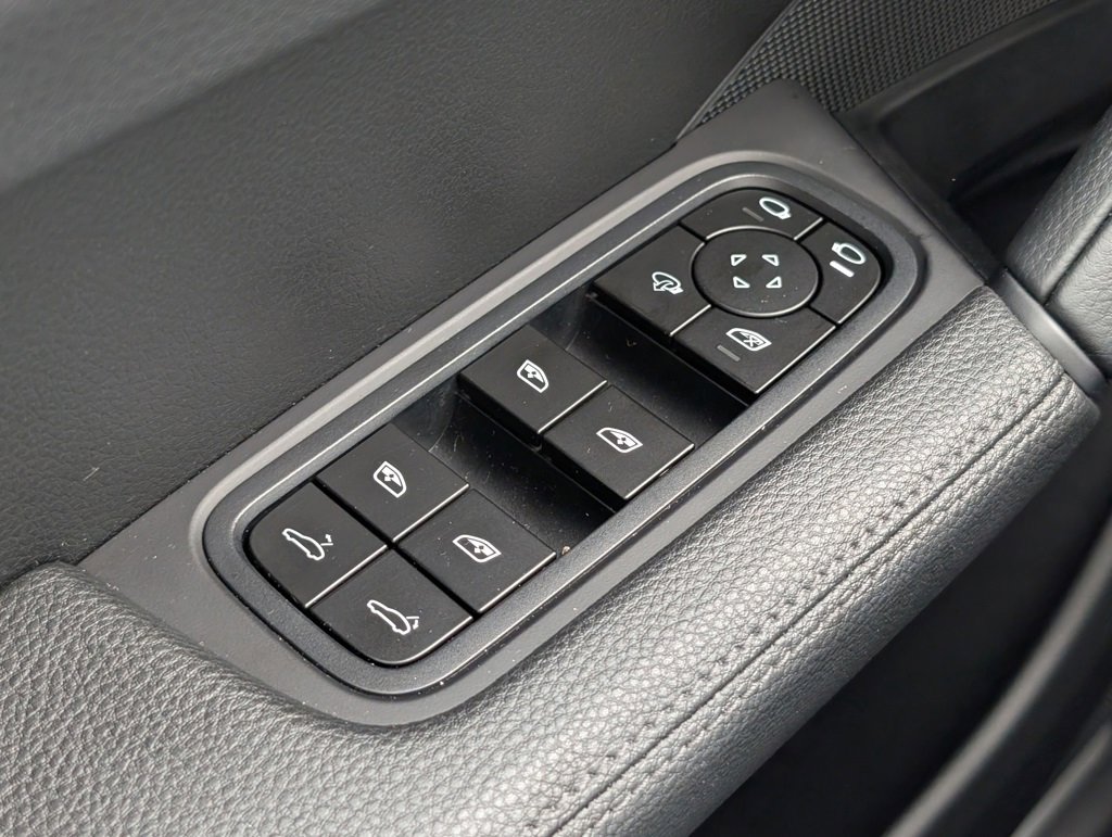 Certified 2025 Porsche Cayenne Coupe image 29