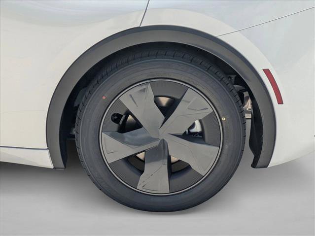 New 2026 Toyota Prius Plug-In Hybrid image 9