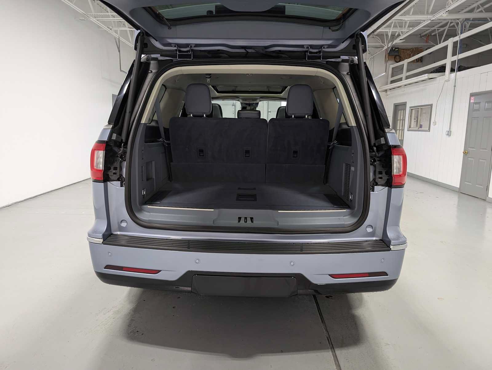 Used 2021 Lincoln Navigator L Black Label w/ Cargo Convenience Package AWD/4WD image 46
