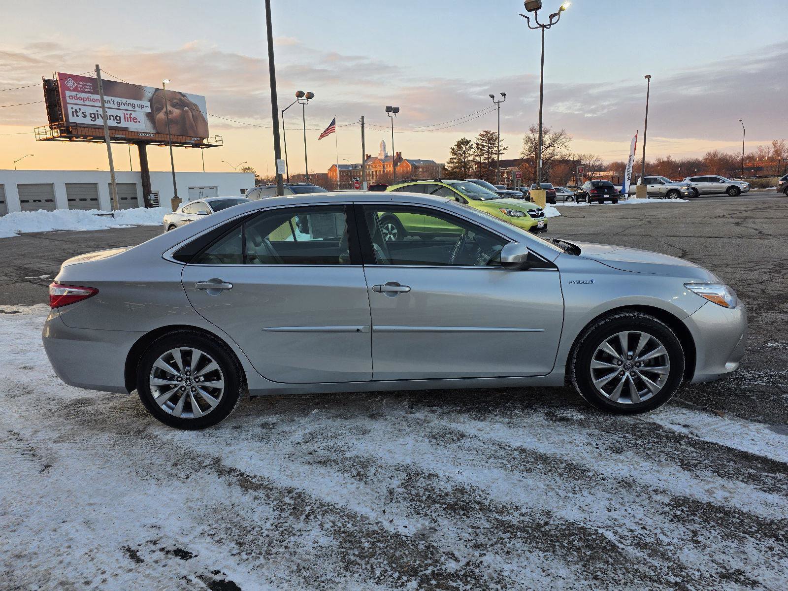 Used 2017 Toyota Camry XLE image 4