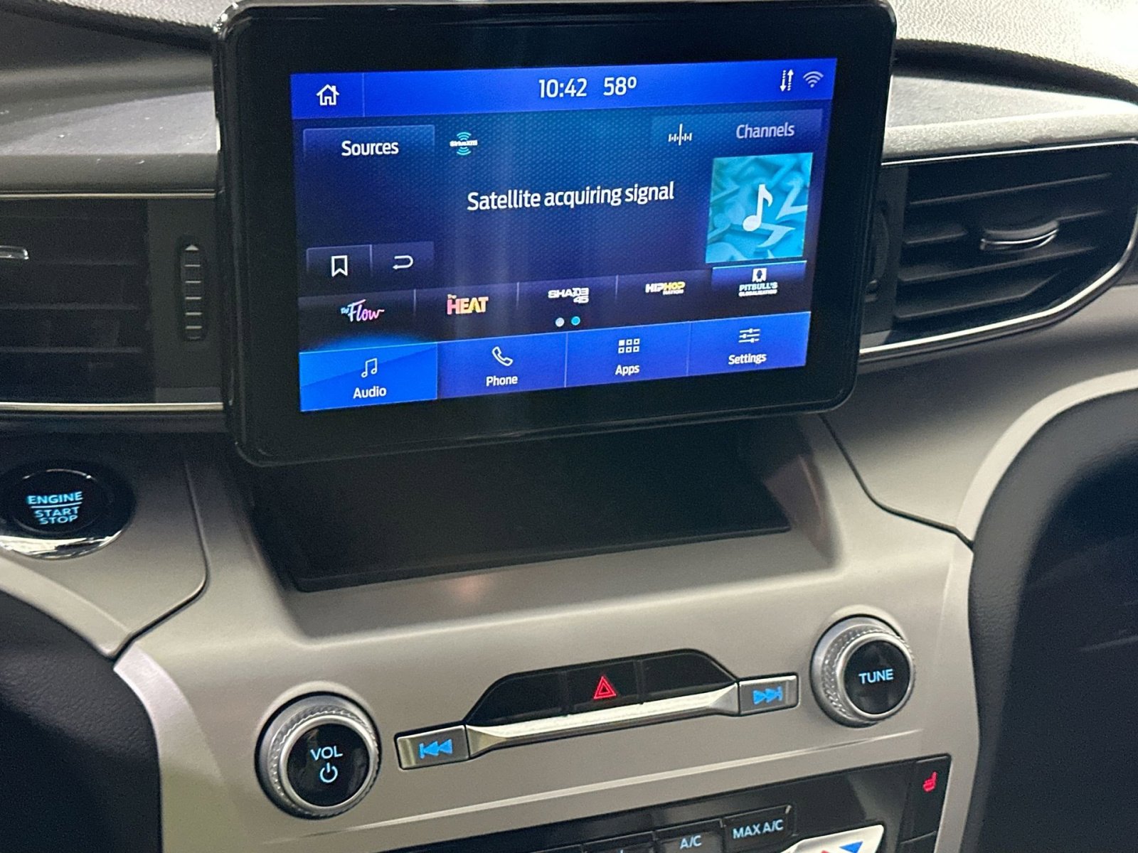 Used 2022 Ford Explorer XLT w/ Equipment Group 202A image 24