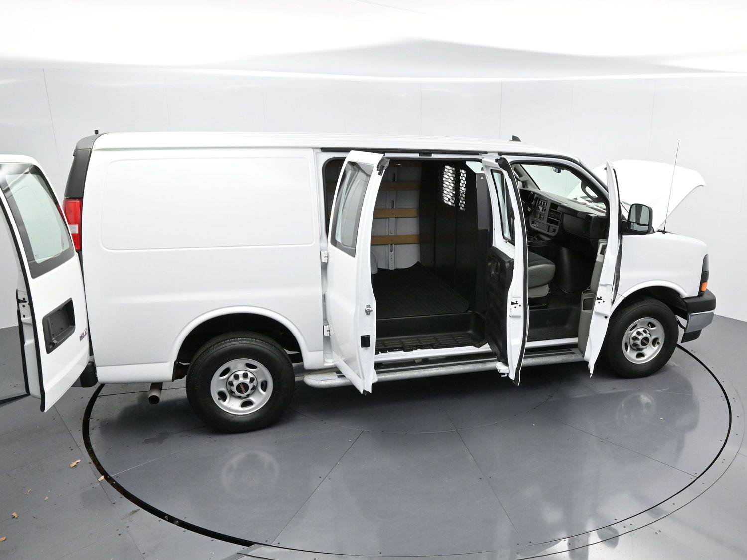 Used 2023 GMC Savana 2500 w/ Driver Convenience Package image 28