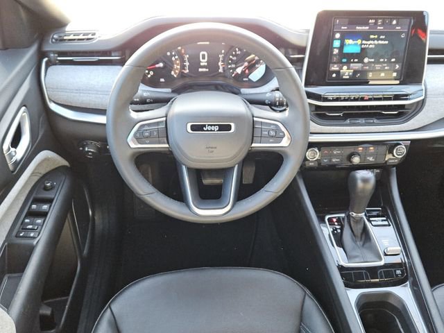 Used 2025 Jeep Compass Latitude AWD/4WD image 12