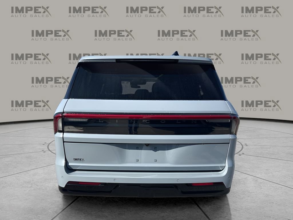 Used 2025 Lincoln Navigator L Reserve image 4