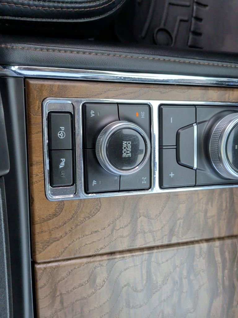 Used 2019 Ford Expedition Platinum image 35