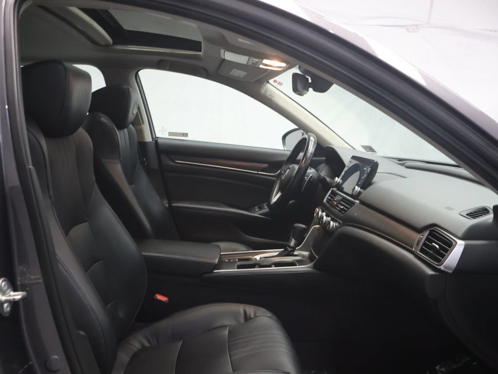 Used 2018 Honda Accord Touring image 9