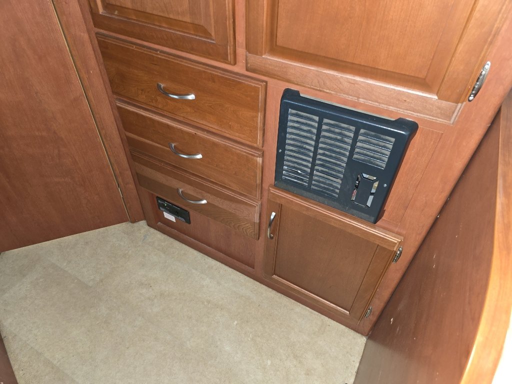 Used 2014 Ford E-350 and Econoline 350 Super Duty RWD image 32