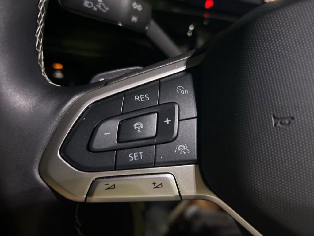 Used 2025 Volkswagen Atlas SE image 23