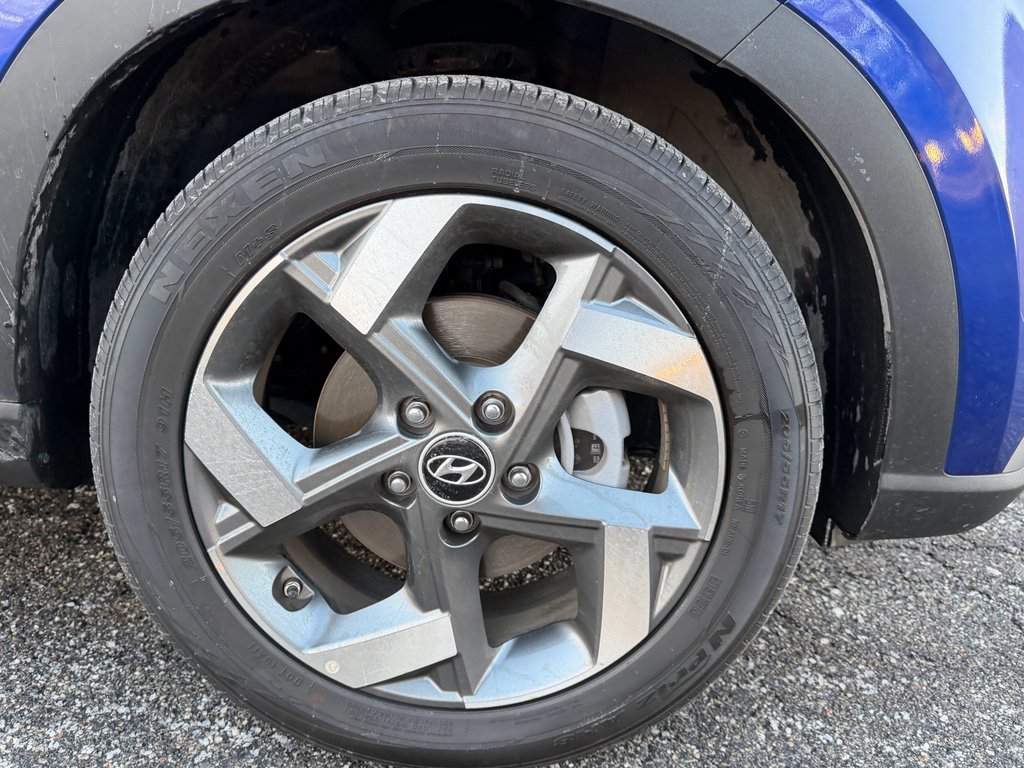 Certified 2025 Hyundai Venue SEL image 9