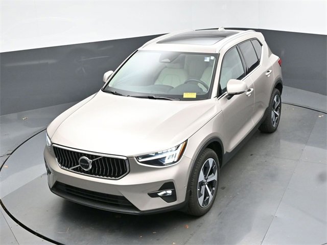 Used 2024 Volvo XC40 B5 Plus w/ Protection Package Premier image 18