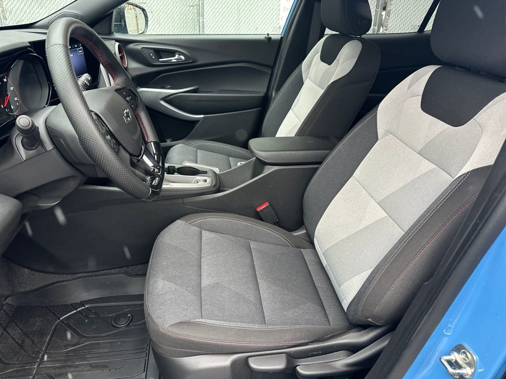 Used 2024 Chevrolet Trax RS w/ Sunroof Package image 13