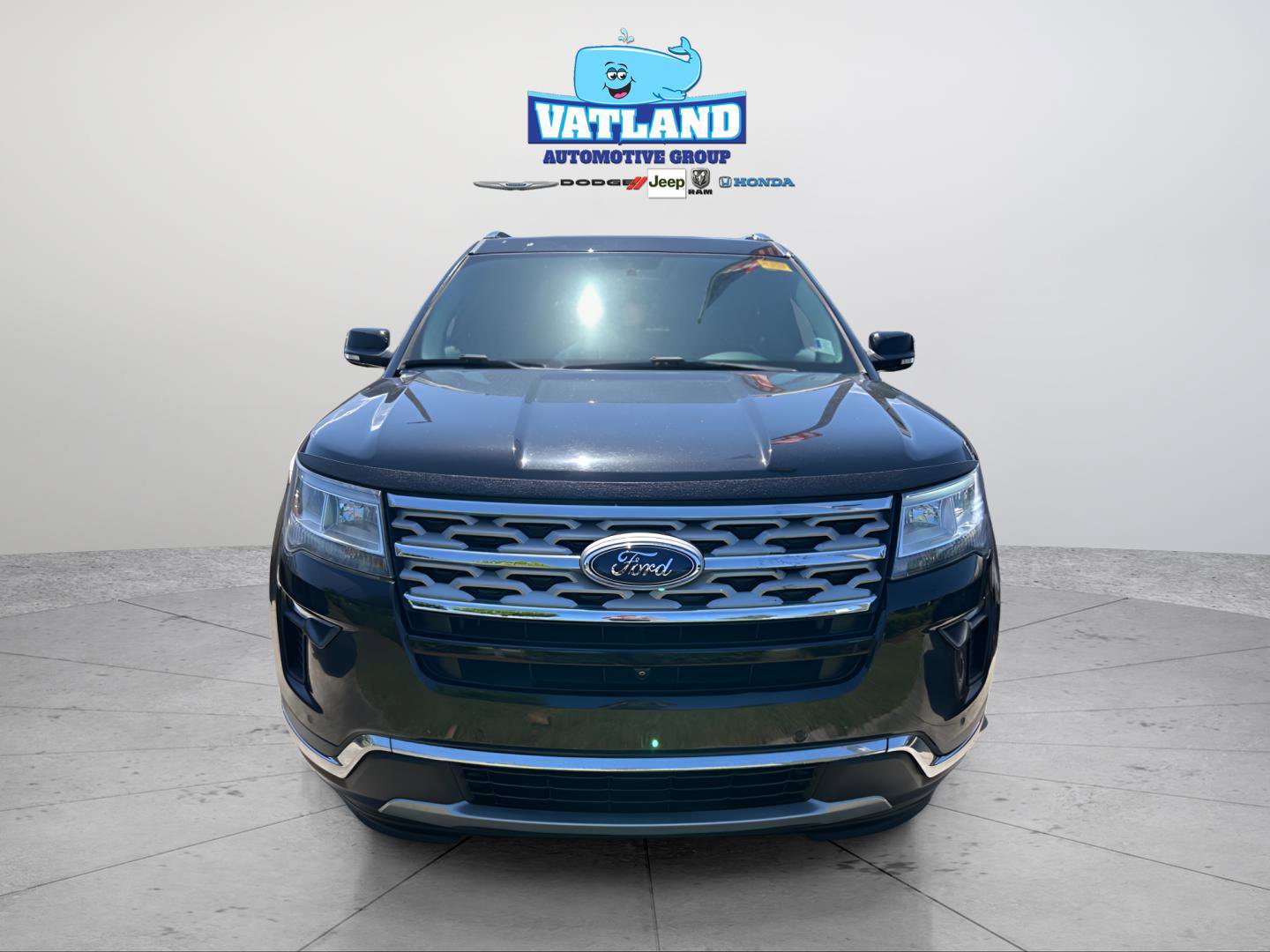 Used 2019 Ford Explorer Limited w/ Class III Trailer Tow Package FWD image 2
