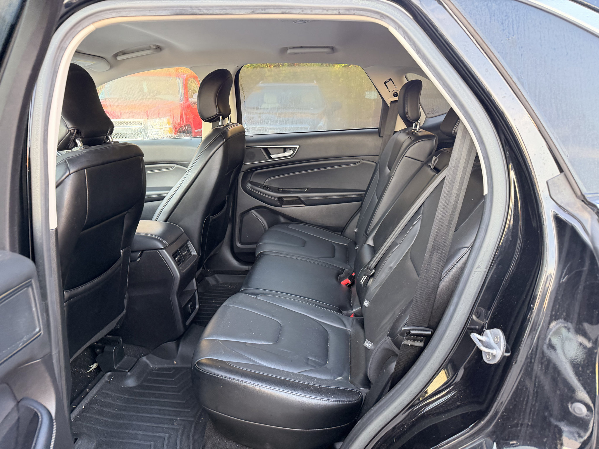 Used 2018 Ford Edge Titanium FWD image 7