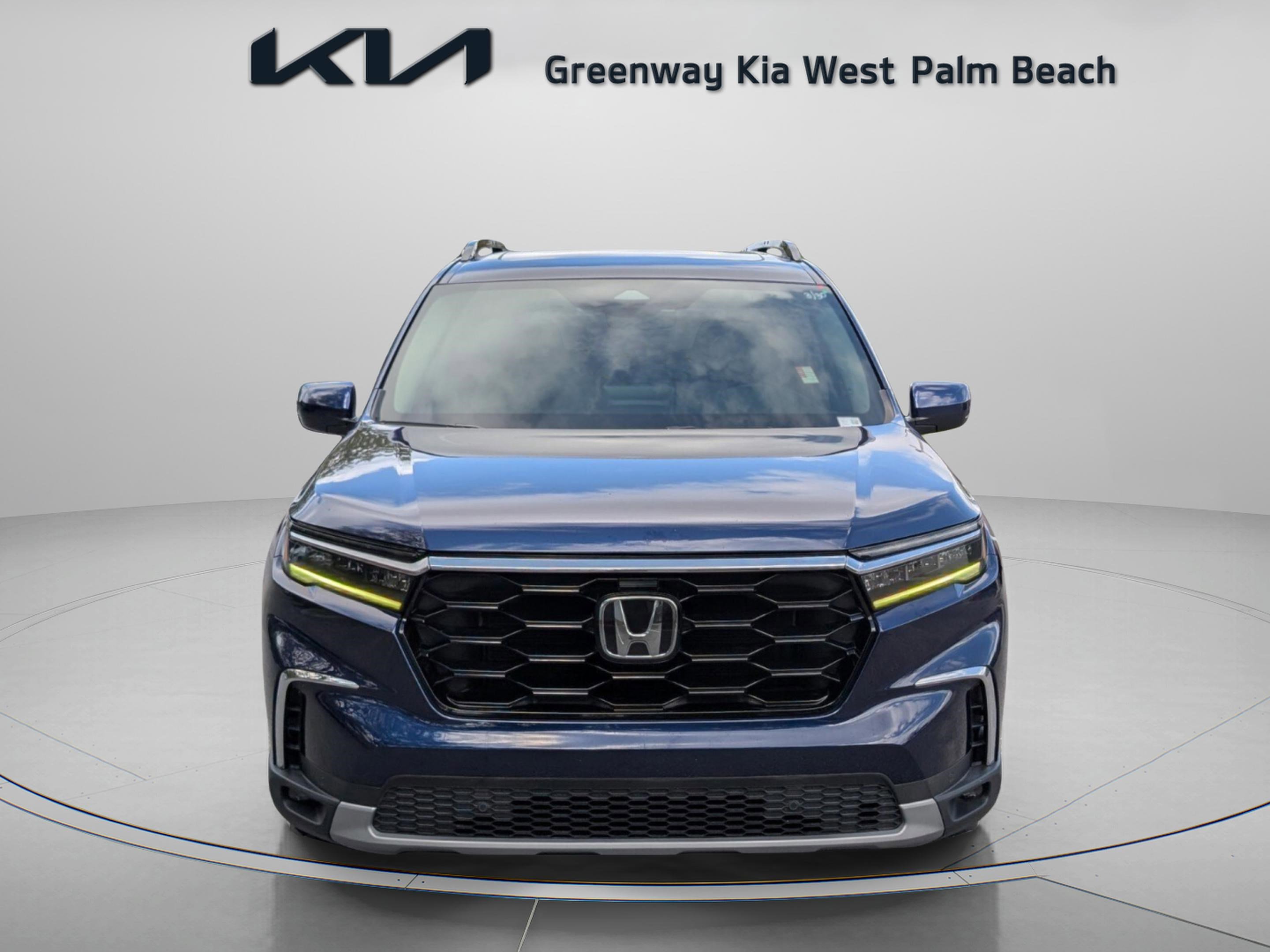 Used 2023 Honda Pilot Touring image 2