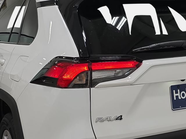 Certified 2025 Toyota RAV4 XLE AWD/4WD image 30