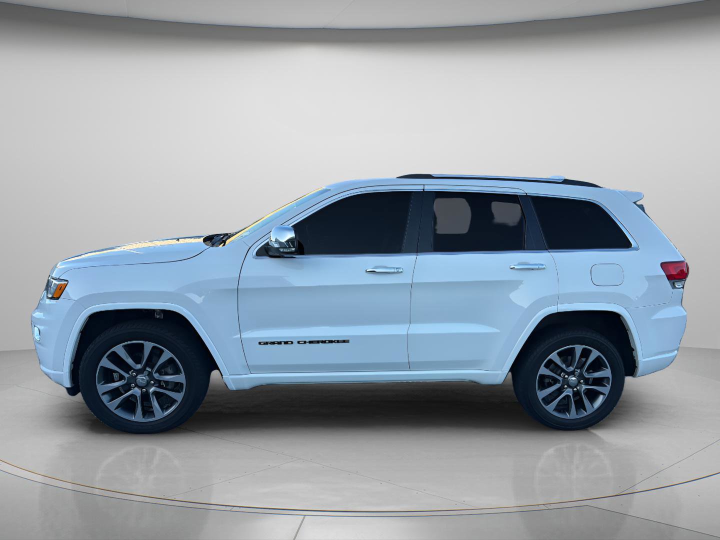 Used 2017 Jeep Grand Cherokee Overland AWD/4WD image 11