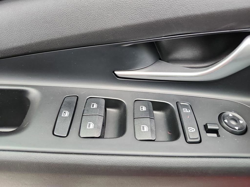 Certified 2024 Hyundai Elantra SE FWD image 20