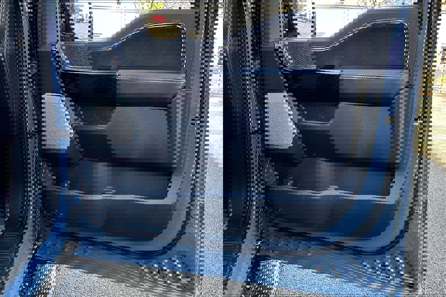 Used 2023 Ford F150 Lightning Platinum image 22