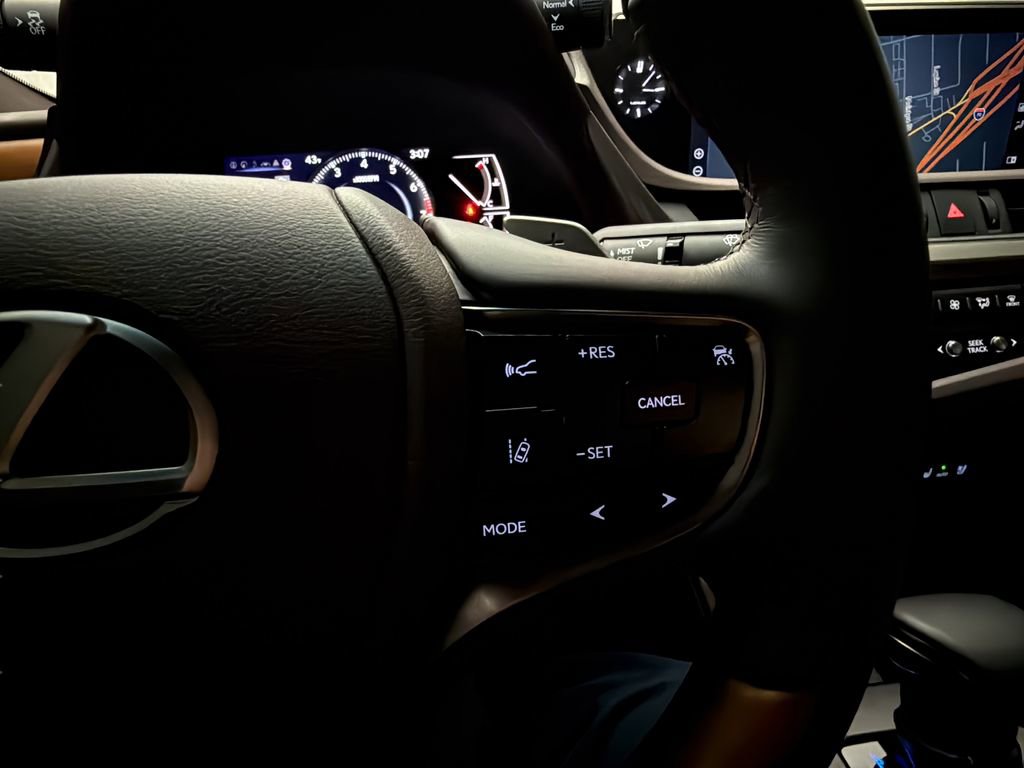Used 2020 Lexus ES 350 Ultra Luxury w/ Accessory Package 2 FWD image 23