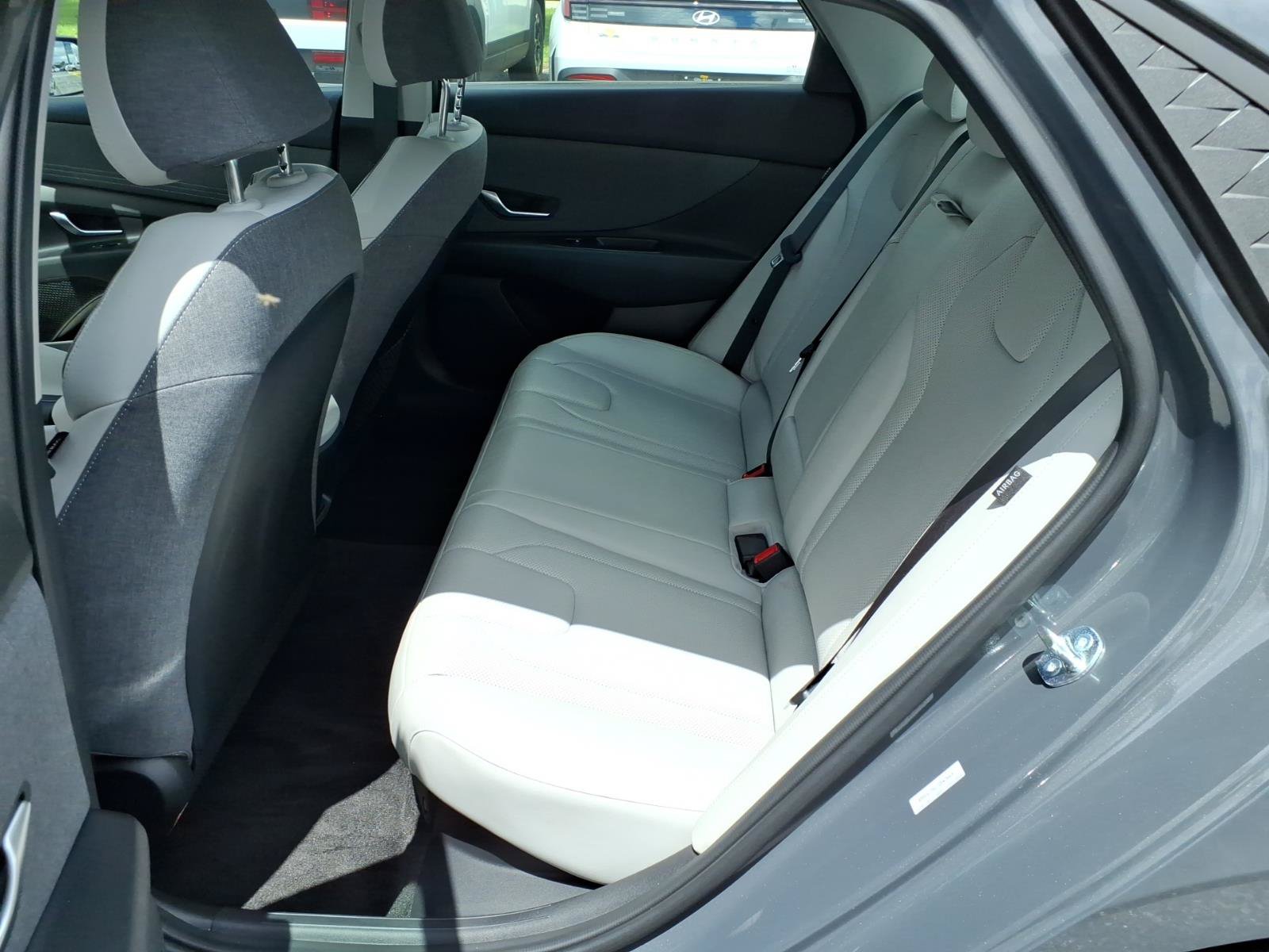 New 2025 Hyundai Elantra Limited FWD image 7