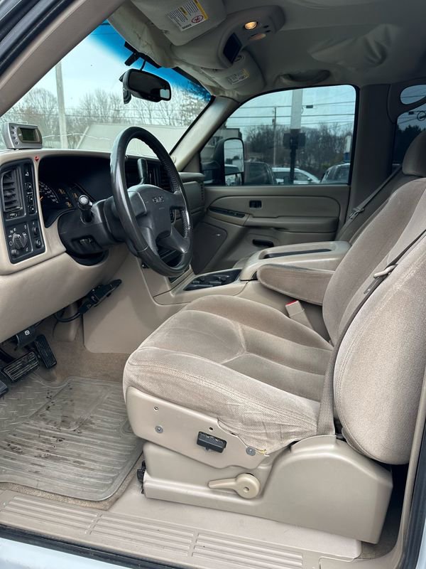 Used 2004 GMC Sierra 2500 SLE w/ Heavy-Duty Power Package AWD/4WD image 8