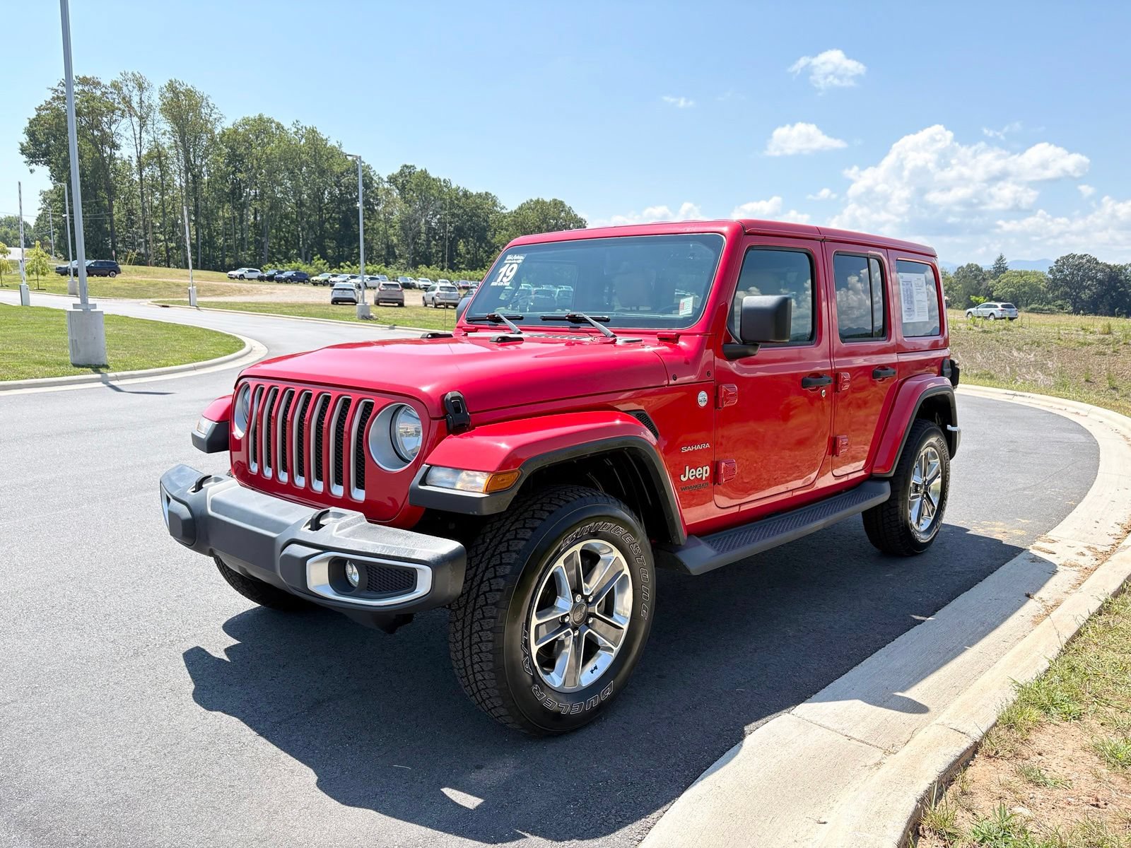 Used 2019 Jeep Wrangler Unlimited Sahara AWD/4WD image 3