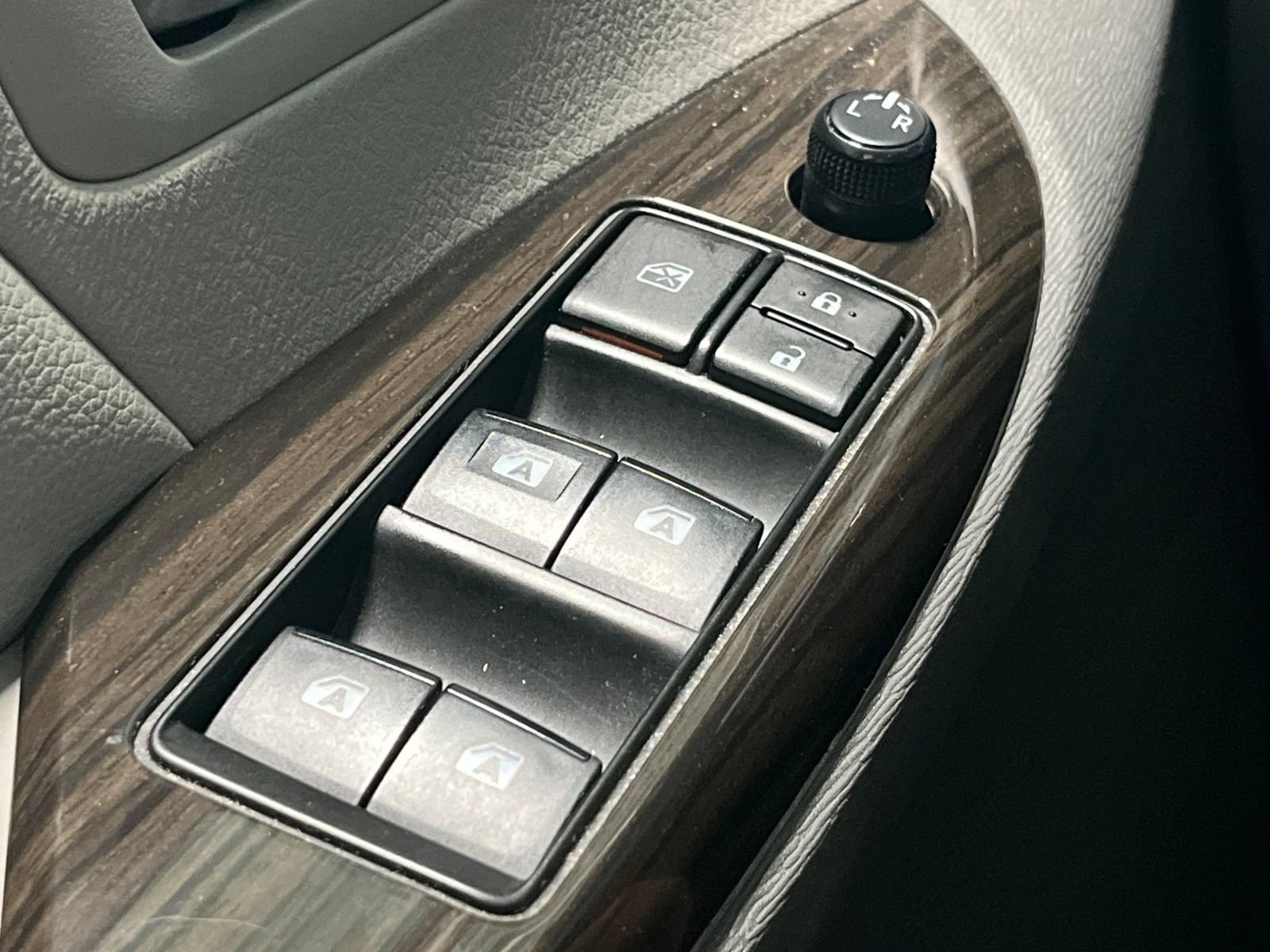 Used 2019 Toyota Sienna XLE w/ XLE Navigation Package FWD image 36