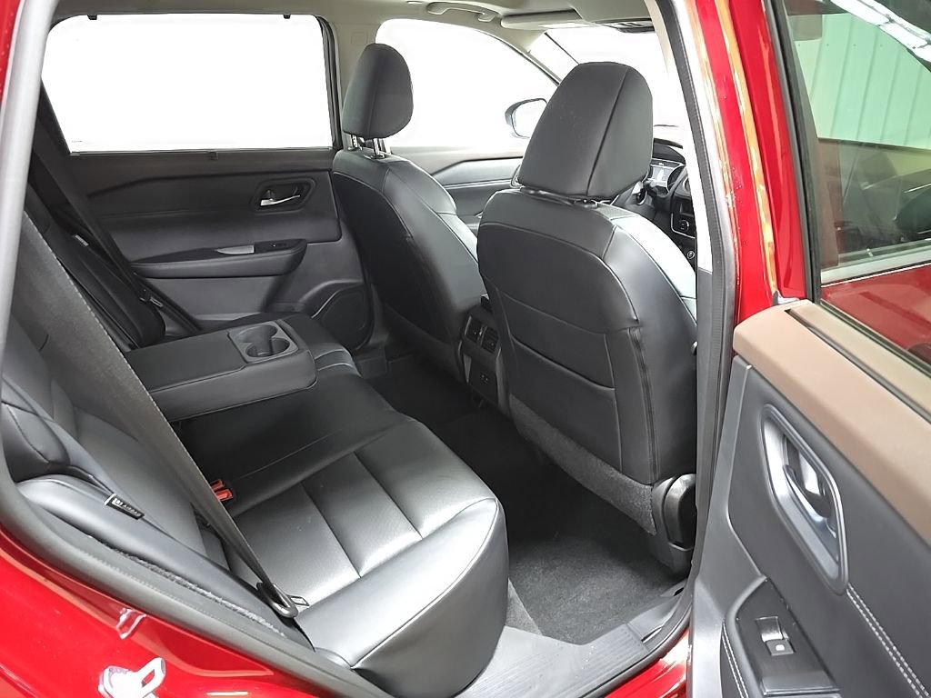 Used 2023 Nissan Rogue SV w/ SV Premium B Package image 17