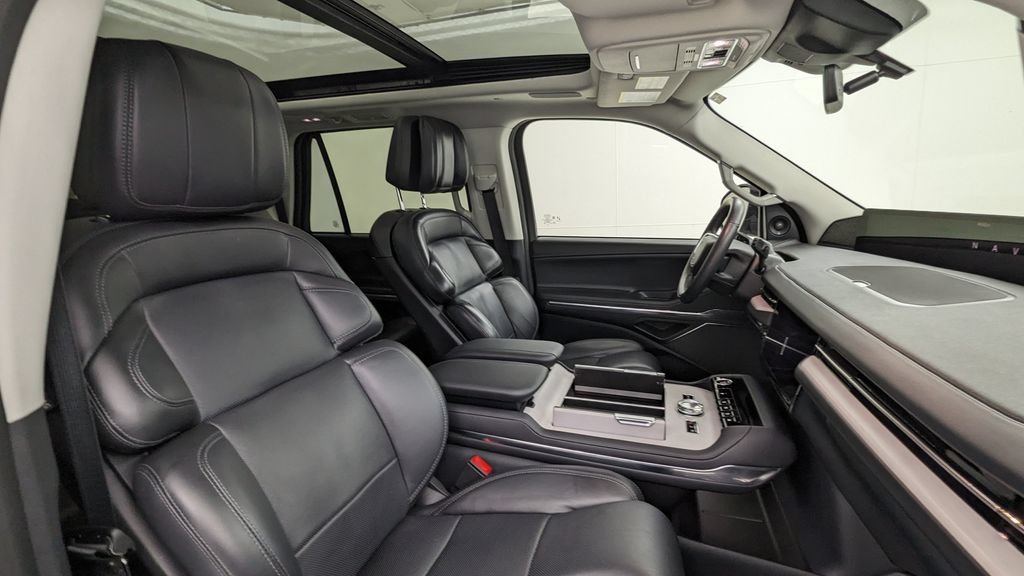 Used 2026 Lincoln Navigator L Reserve AWD/4WD image 43