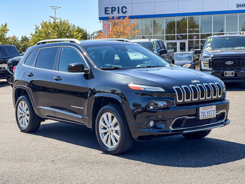 Used 2016 Jeep Cherokee Overland w/ Technology Group AWD/4WD image 5