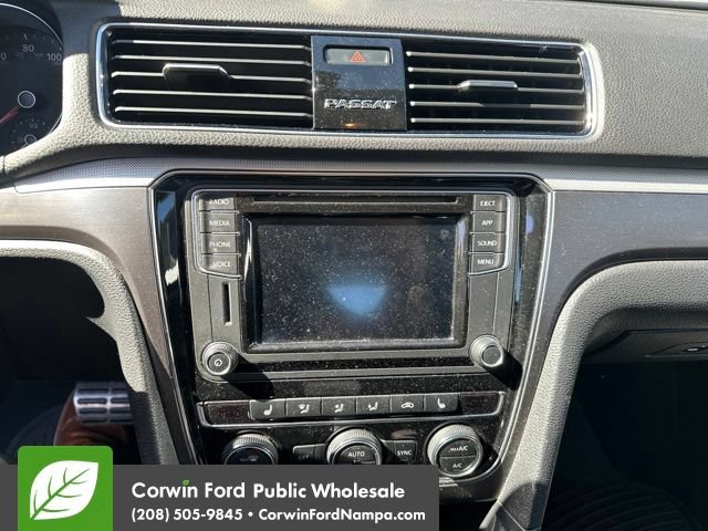 Used 2018 Volkswagen Passat 2.0T R-Line FWD image 11