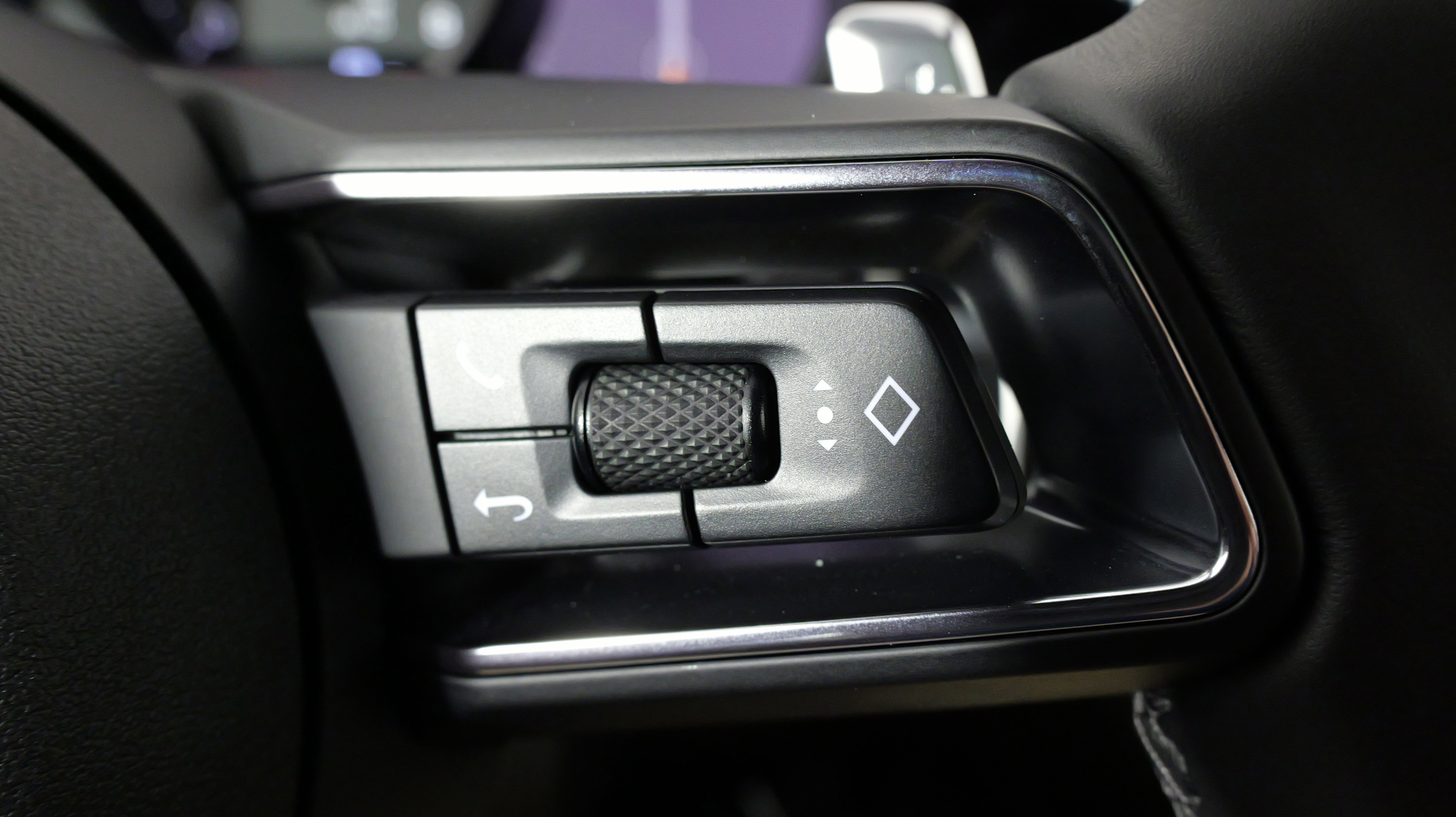 Used 2025 Porsche Macan image 49