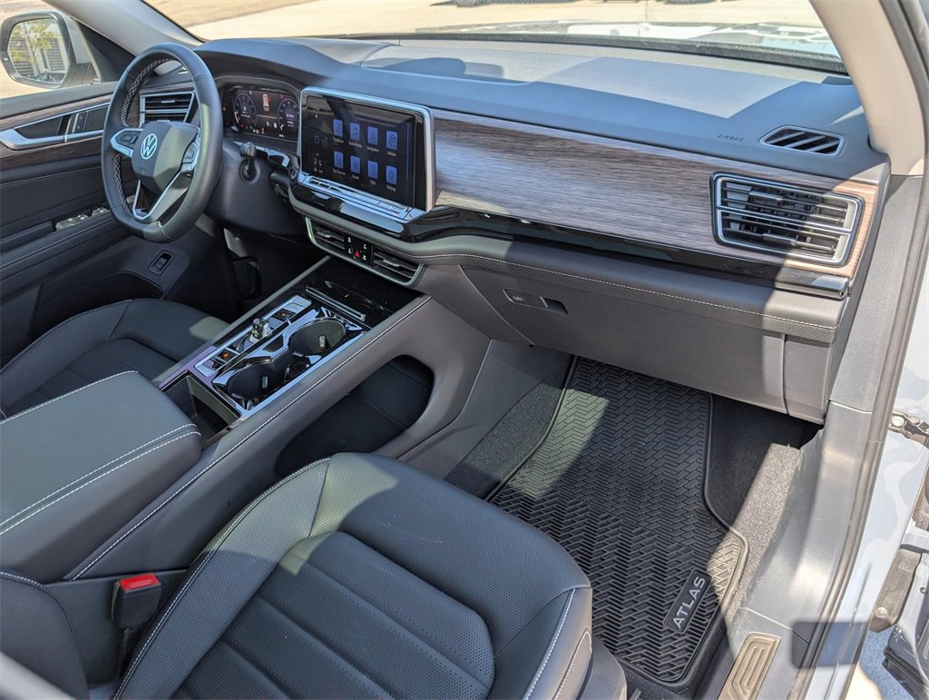 Used 2025 Volkswagen Atlas SEL image 32