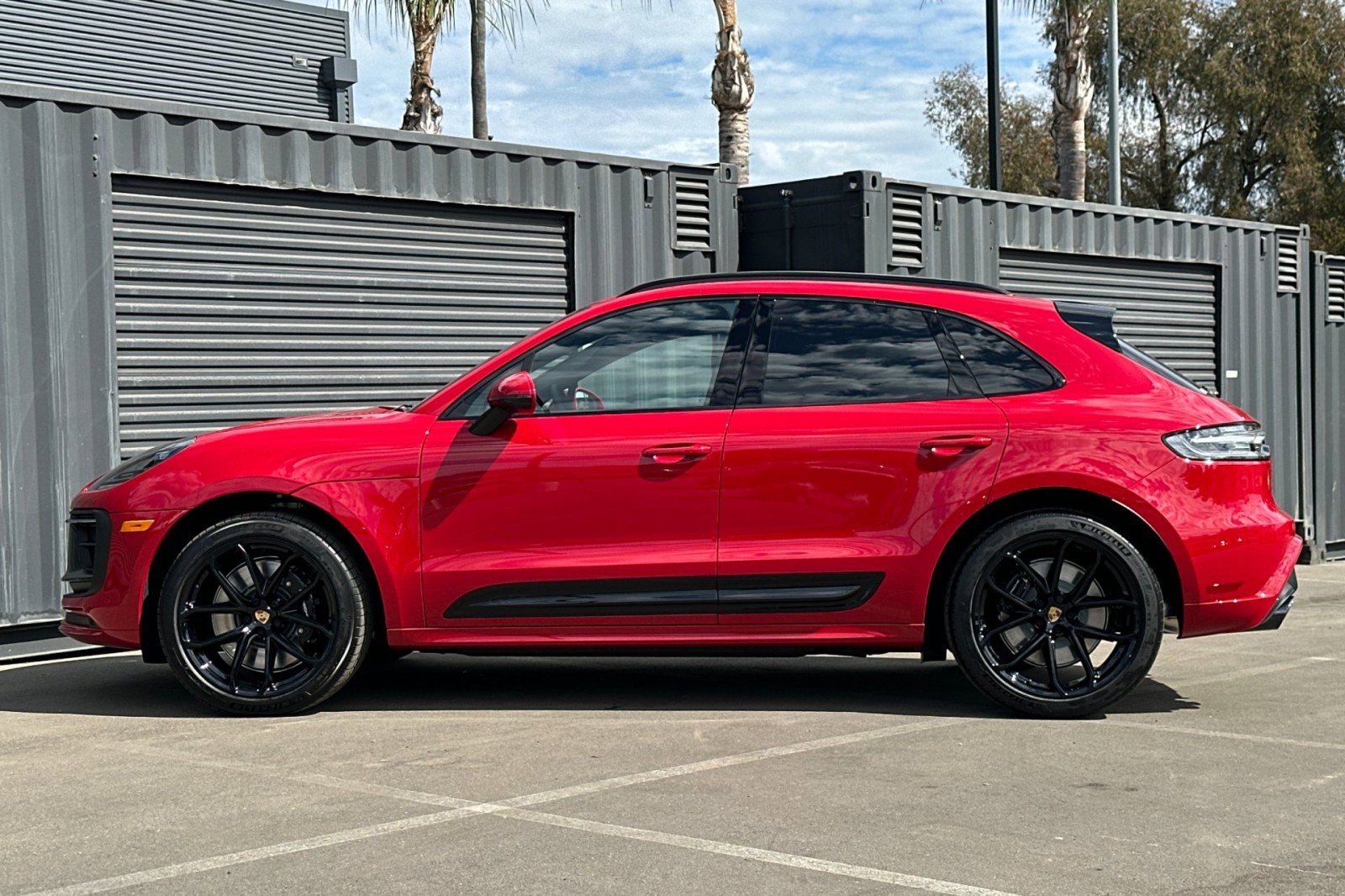 New 2026 Porsche Macan GTS image 2