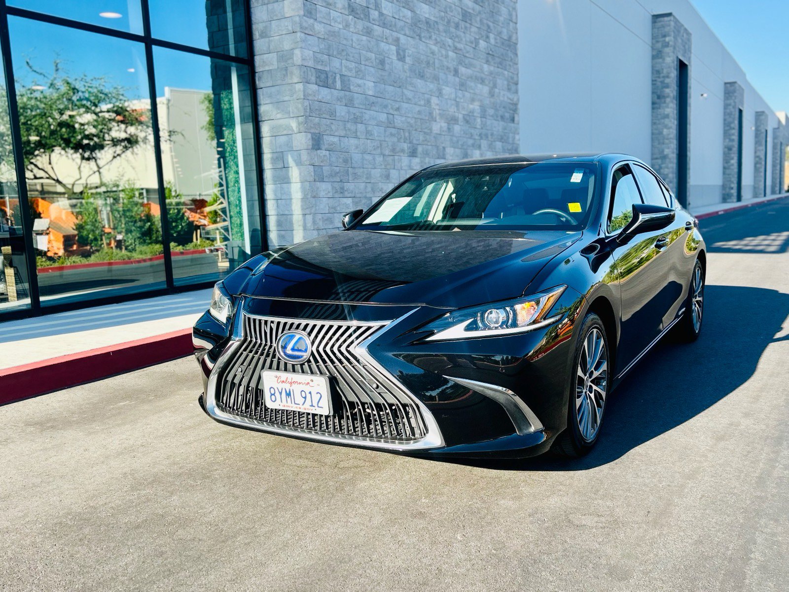 Used 2021 Lexus ES 300h w/ Premium Package FWD image 2