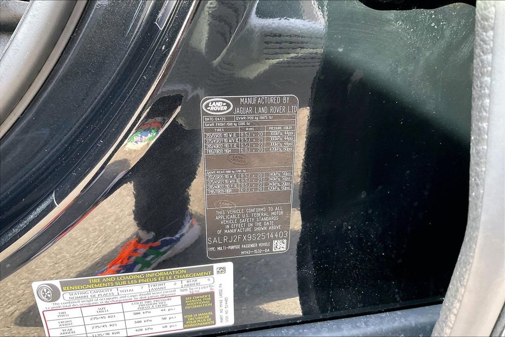 Certified 2025 Land Rover Discovery S image 19