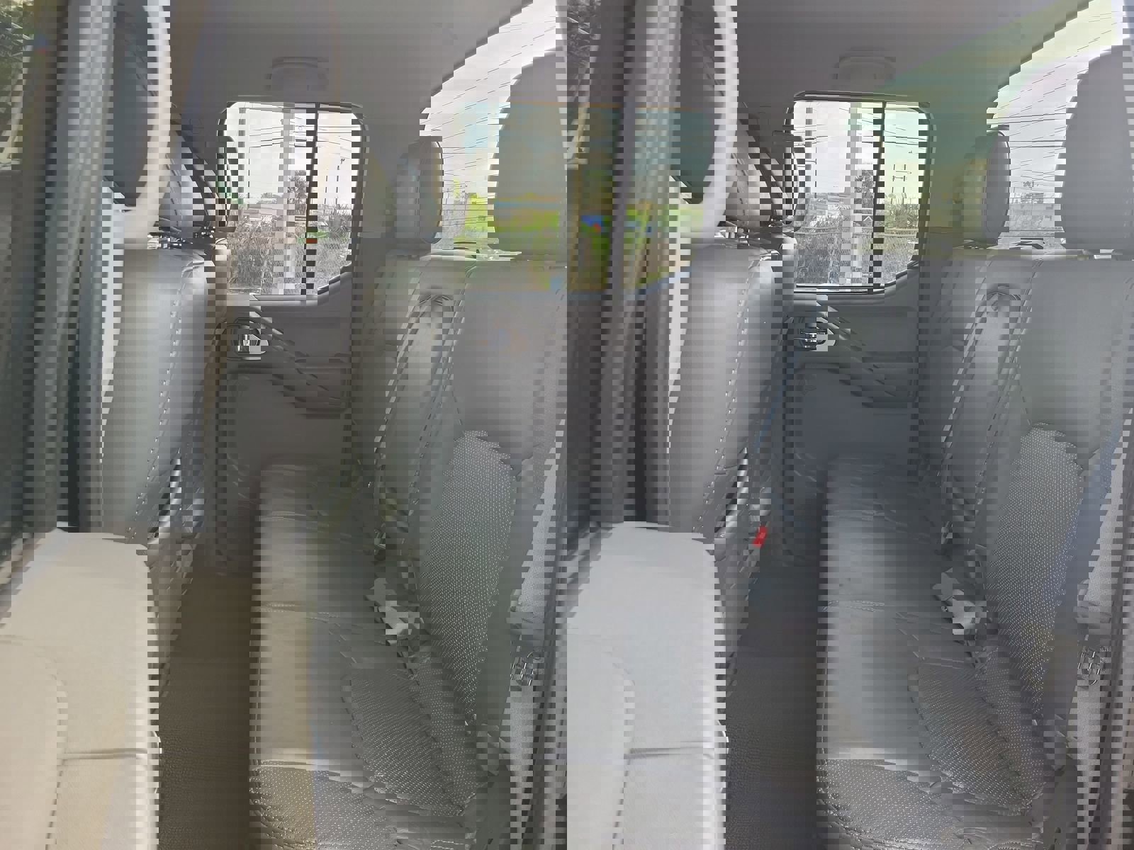 Used 2010 Nissan Frontier LE w/ LE Value Truck Pkg image 17