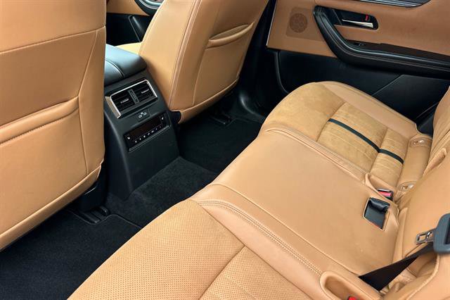 Certified 2025 MAZDA CX-70 3.3 Turbo S w/ Premium Plus image 12