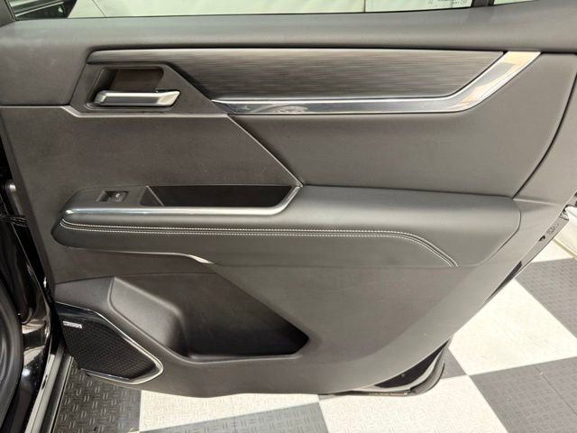 Used 2025 GMC Acadia Elevation image 27