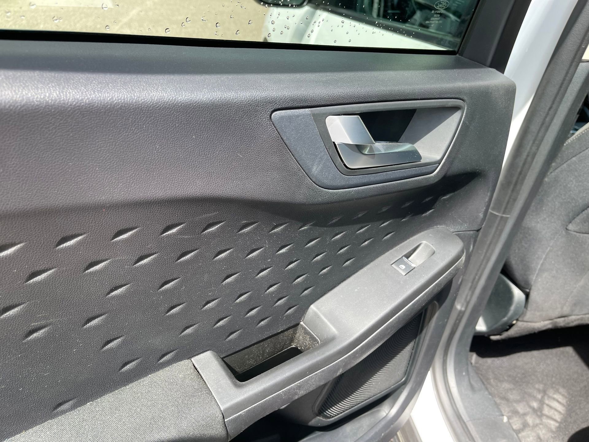 Used 2020 Ford Escape SE image 19