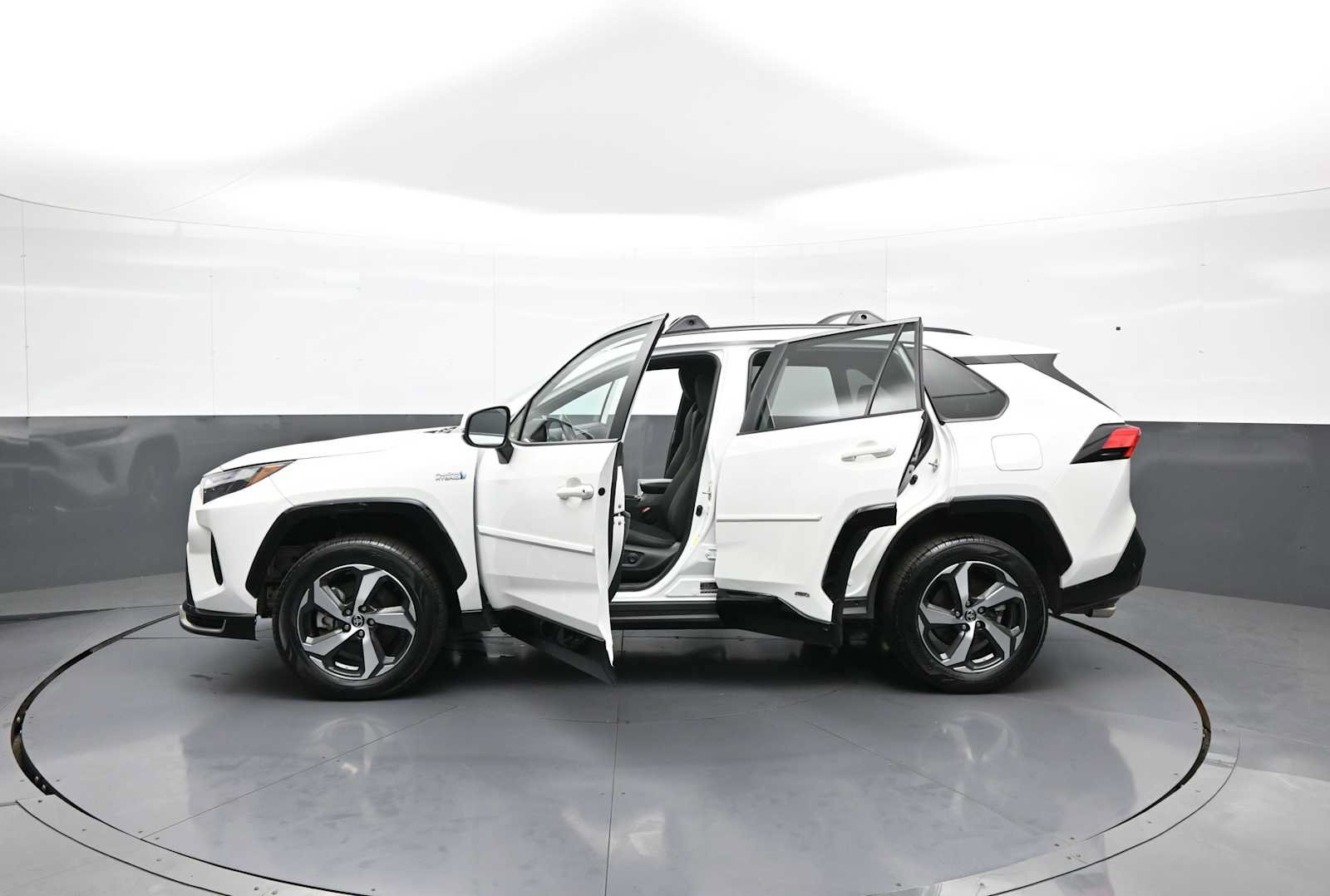 Used 2023 Toyota RAV4 SE w/ Weather & Moonroof Package AWD/4WD image 44