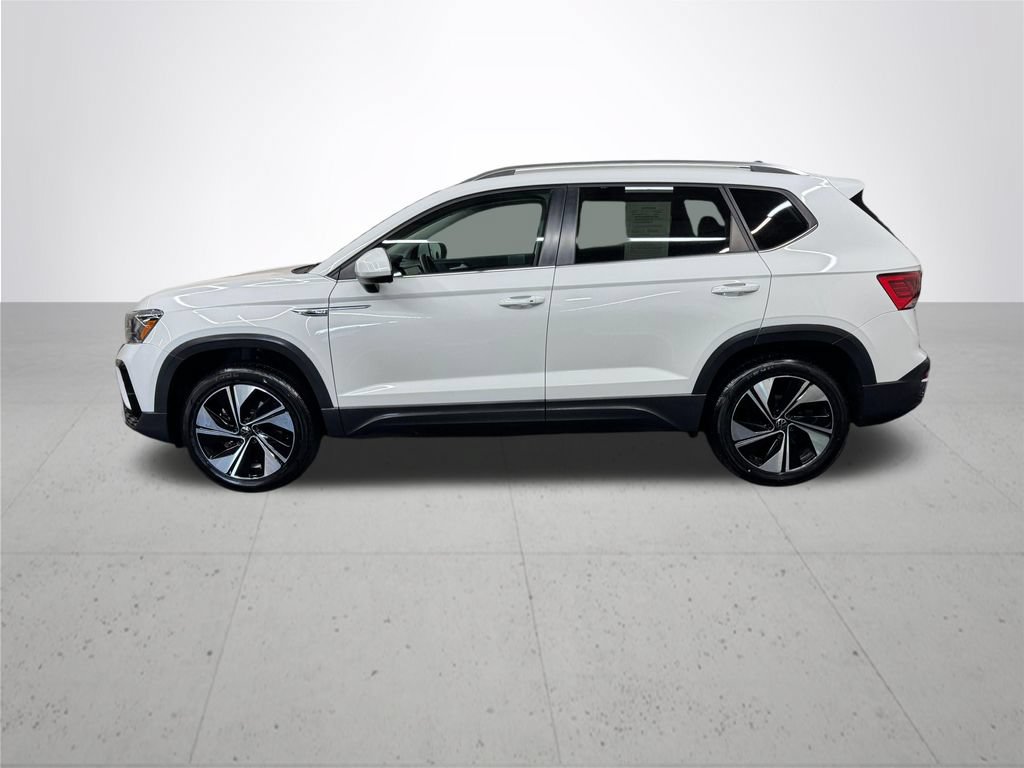 Used 2024 Volkswagen Taos SE AWD/4WD image 3