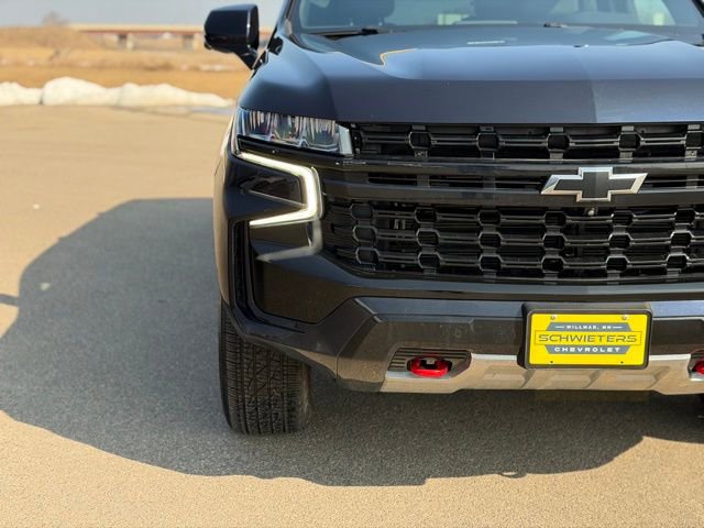Used 2024 Chevrolet Suburban Z71 w/ Luxury Package AWD/4WD image 4